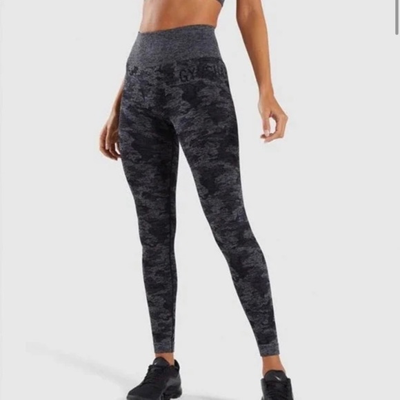 Gymshark Pants - Gray camo seamless Gymshark leggings medium